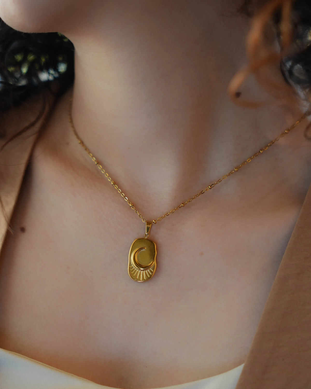 Sadaf Pendant Necklace