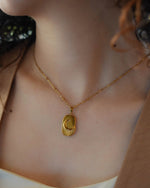 Sadaf Pendant Necklace