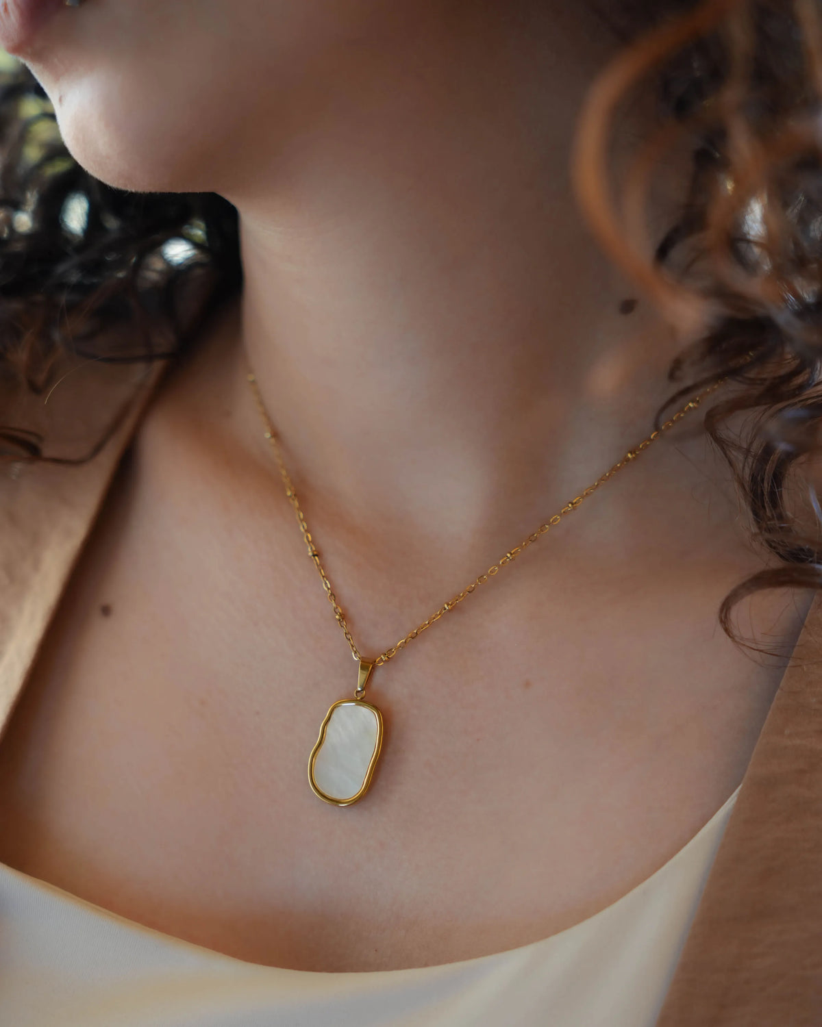 Sadaf Pendant Necklace