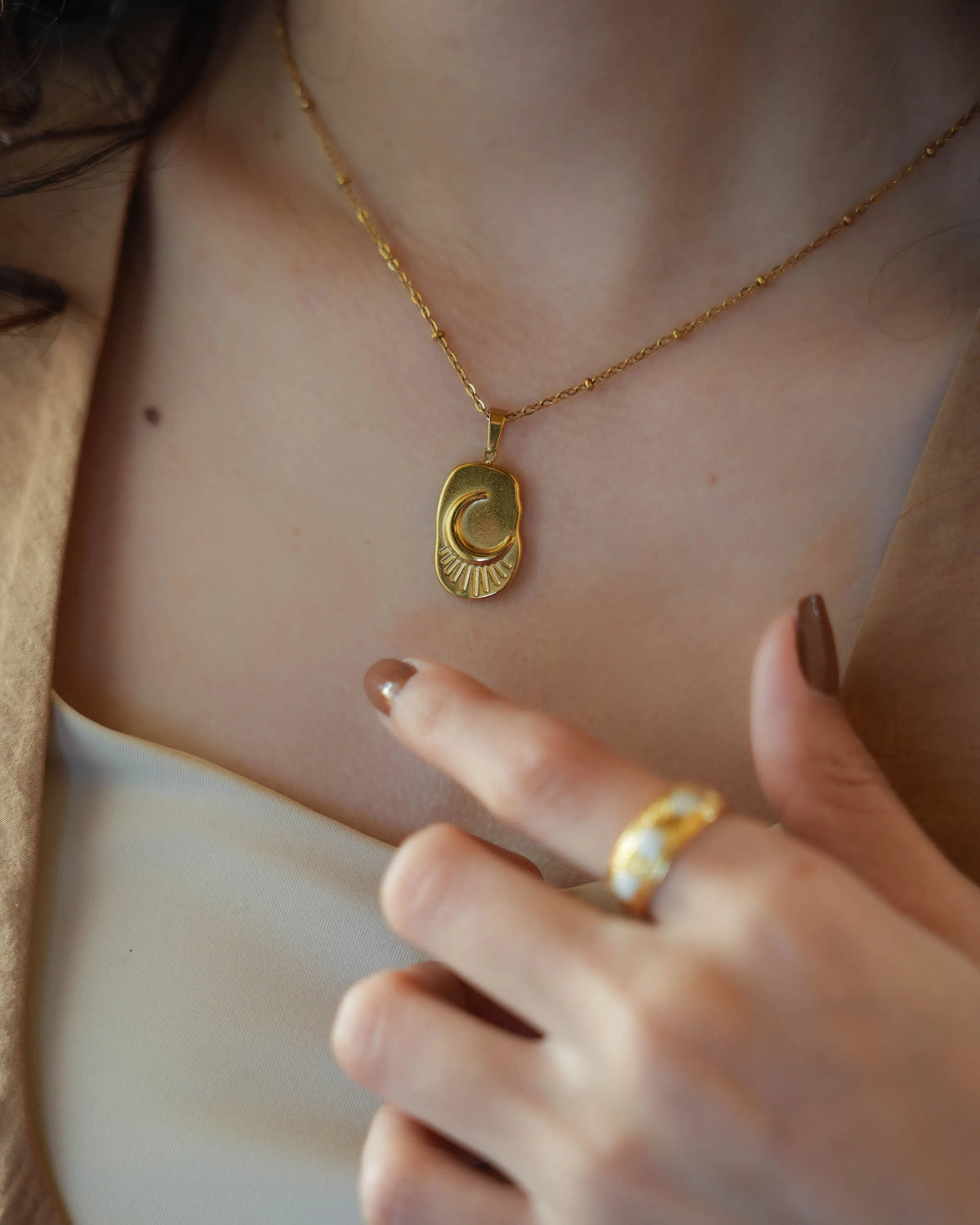 Sadaf Pendant Necklace