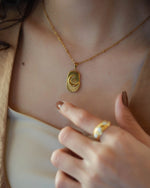 Sadaf Pendant Necklace